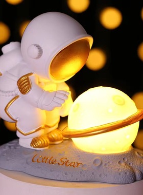 治愈太空人宇航员摆件生日创意礼物桌面车载内蛋糕装饰发光小夜灯