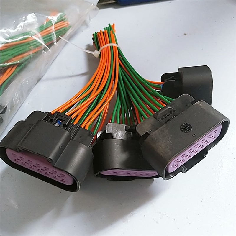 天纳克尿素泵插头 14孔尿素泵总成插头线束插座 德尔福15326856