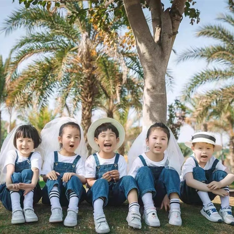 牛仔背带裤儿童班服白T帽子头纱幼儿园毕业季拍摄成人吊带裤