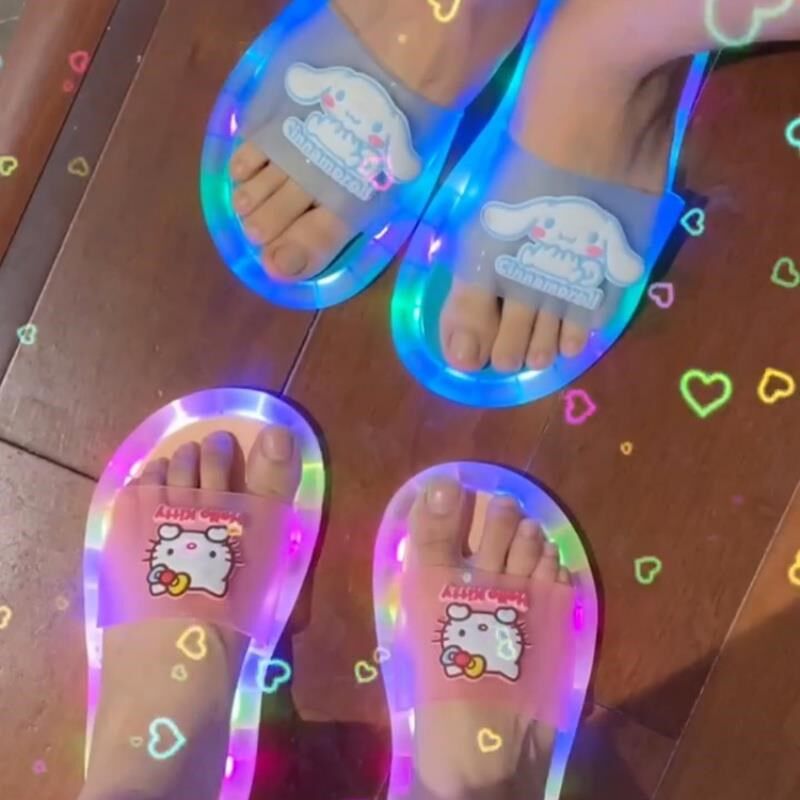 玉桂狗发光拖鞋闪光凉拖夏天防滑女孩软底夜光鞋外穿X凉鞋水晶网