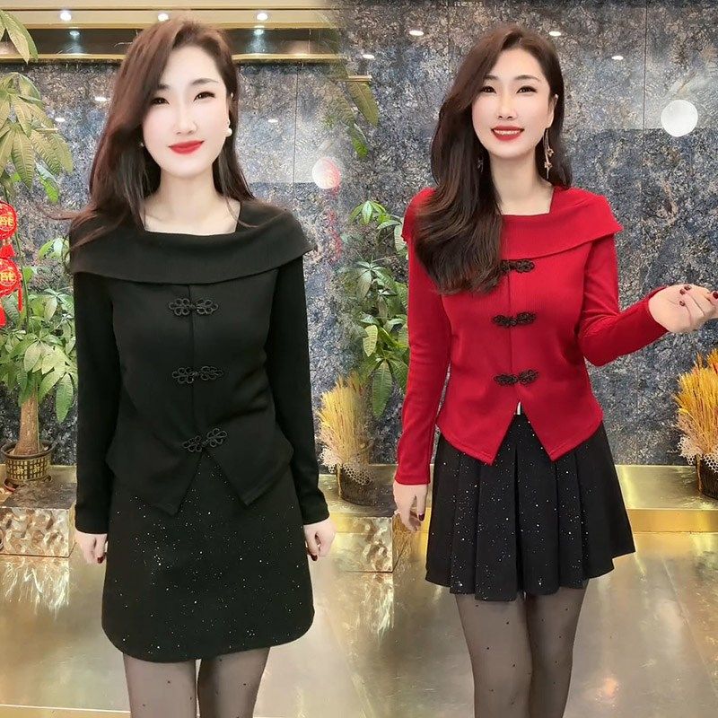 网红国风t恤女25春季r新款气质减龄设计感披肩领新年盘扣打底衫冬
