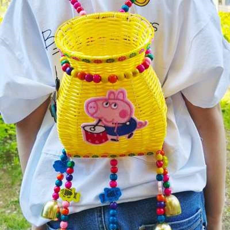 儿童背篓民族风仿藤塑竹编小鱼篓手工艺幼儿园舞蹈演出道具风铃铛