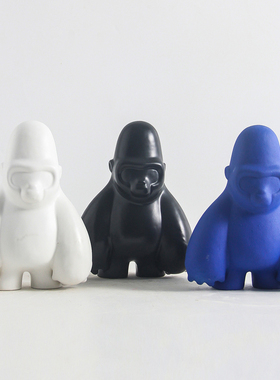 现代简约抽象动物陶瓷大猩猩羊人雕塑摆件样板间酒店客厅玄关装饰