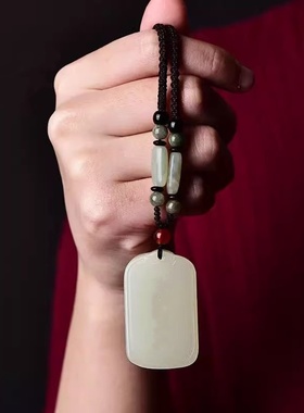 天然新疆和田玉平安无事牌吊坠