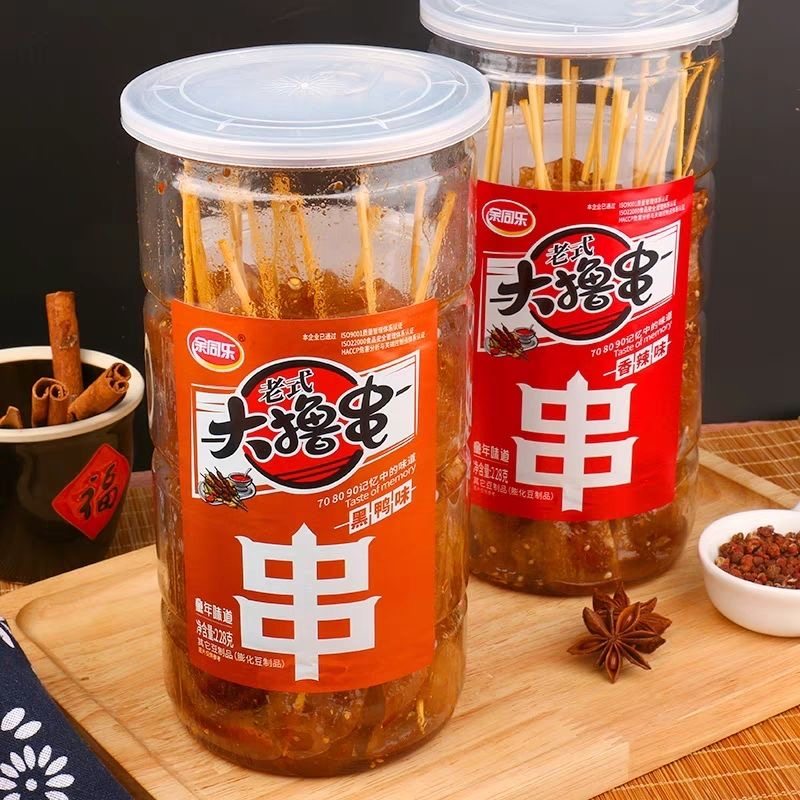 老式大撸串桶装辣条网红小零食小吃休闲怀旧大辣片香辣素食豆制品