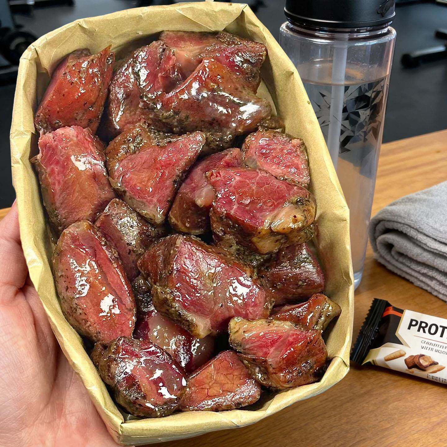 好吃顶不住~黑胡椒味美式烤牛肉牛肉粒熟食健身包装办公休闲零食