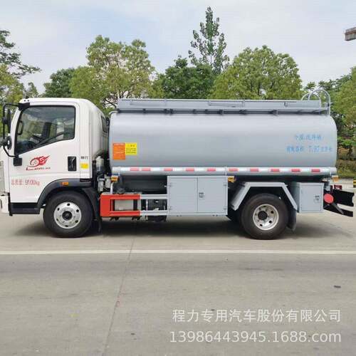AYN小型供液直车液油车出口 重汽豪沃油车供车程力厂家供