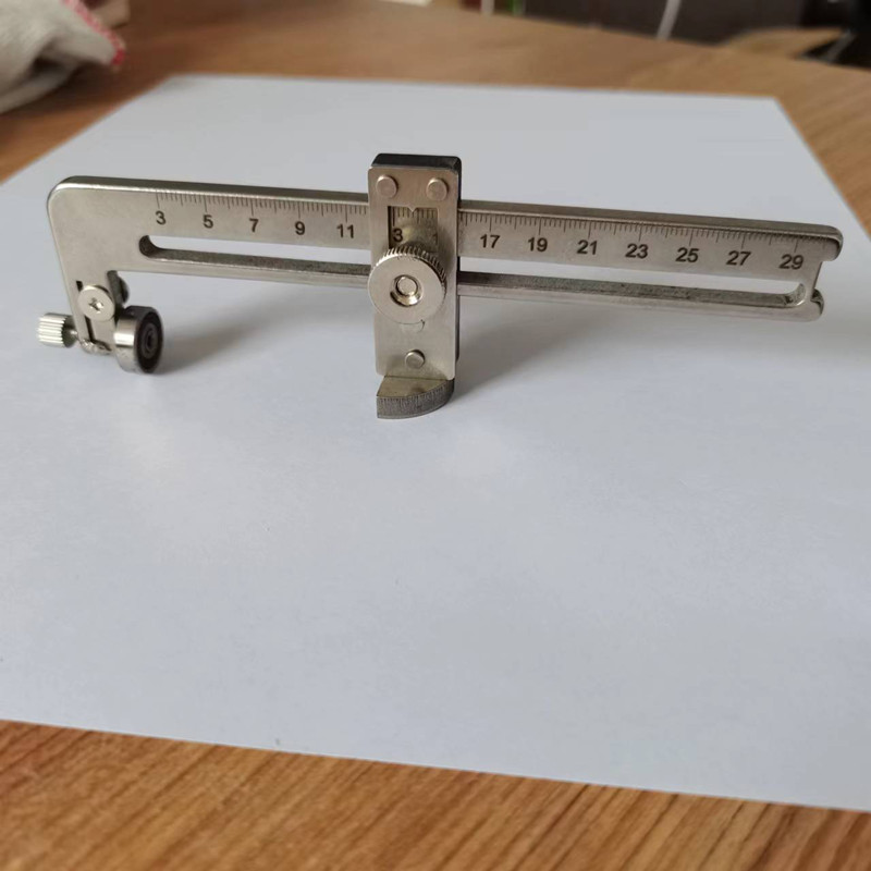 集成吊顶铝扣板铝蜂窝扳开孔器开孔神器裁板尺折板机折弯机圆规刀