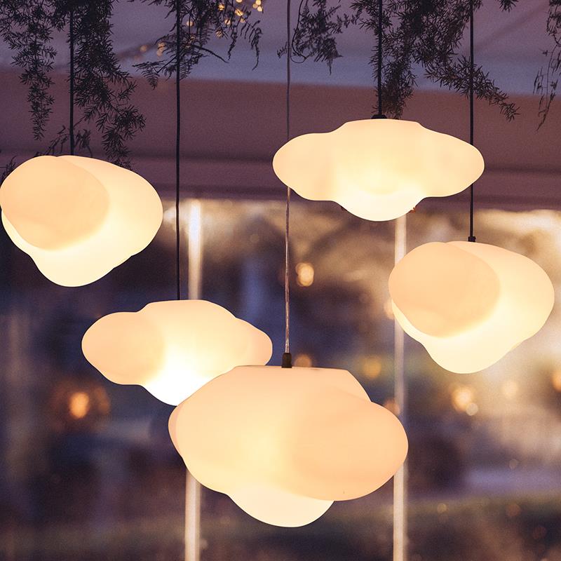LED云朵吊灯网红商场店铺商用展台氛围简约创意云彩灯儿童房餐厅