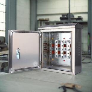 室外304不锈钢工程设备单门BTTZ防雨箱挂墙安装转接配电箱