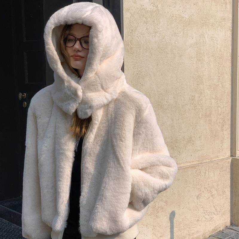 白色环保獭兔毛连帽短款毛毛夹克2025冬季新款环保皮草外套加厚女