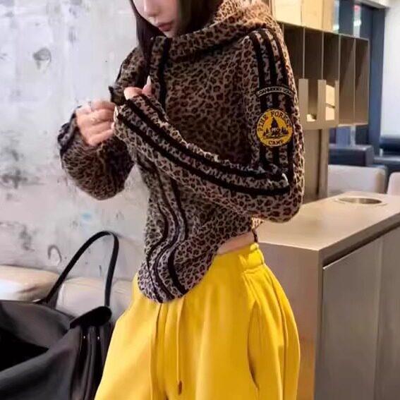 极速复古设计感短外套女士秋冬欧货立领连帽收腰显瘦时尚豹纹卫衣