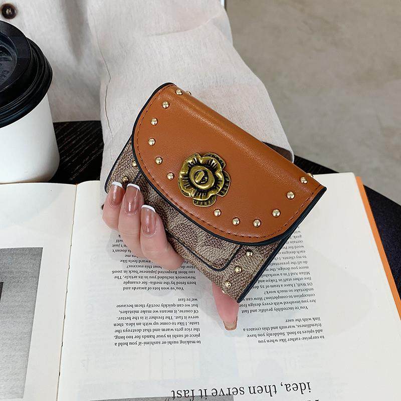 推荐2025新款韩版简约小钱包女短款复古铆钉折叠撞色多卡位手拿零