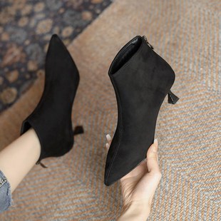 黑色尖头短靴女2024秋s季冬新款高跟鞋细跟低跟3cm绒面工作鞋单靴