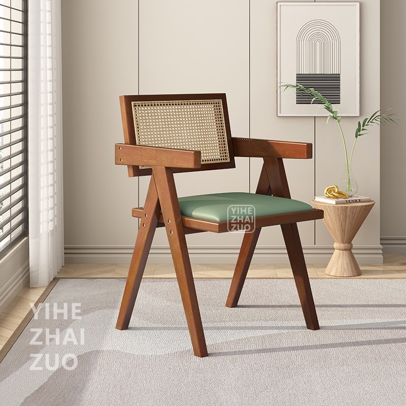 藤编椅子家用实木餐椅北欧原木风扶手靠背昌迪加尔椅橡胶木