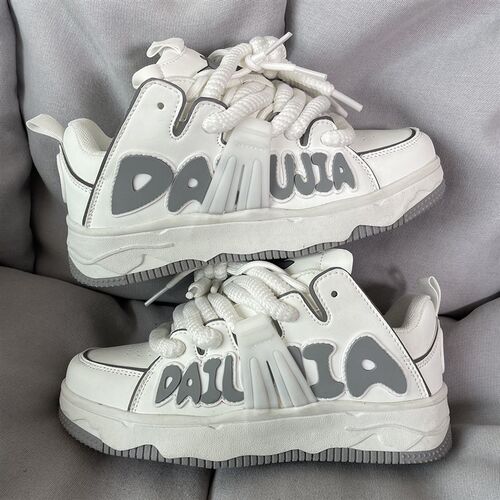 小白鞋男款d2024春新款潮流百搭新款街拍小众大字母德训鞋板鞋男