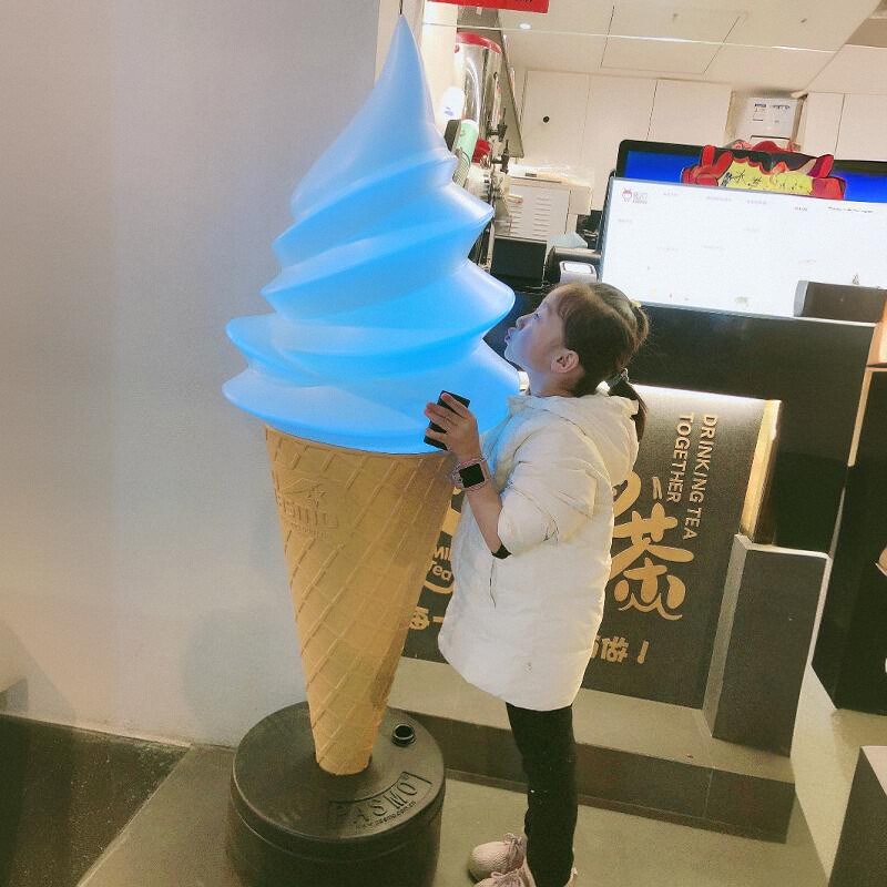 大型冰淇淋模型摆件甜品店铺门口冷饮店彷真大号冰激凌发光灯箱