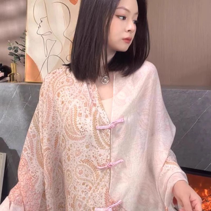 披肩外搭女2025新款款夏季薄款民族风丝巾沙滩海边度假披风空调房