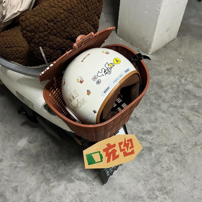 电动车后置车筐藤编储物挂包大容量收纳箱放头盔带盖自行车篓