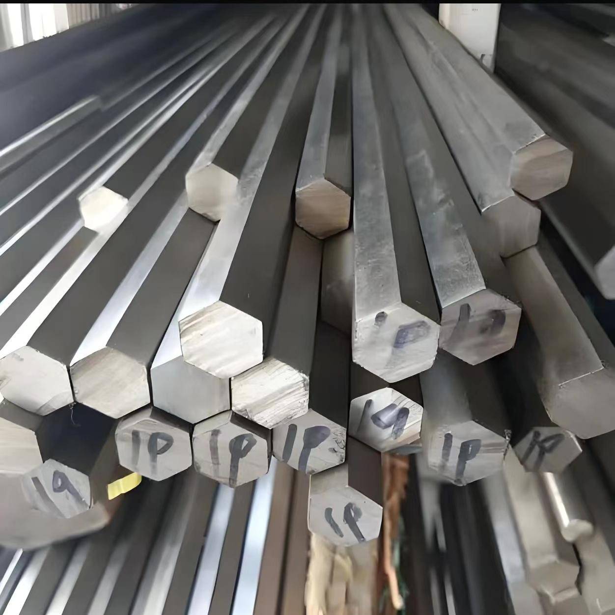 不锈钢圆棒抛光棒研磨棒六角棒 扁条303 304F 321 316l 416 420F