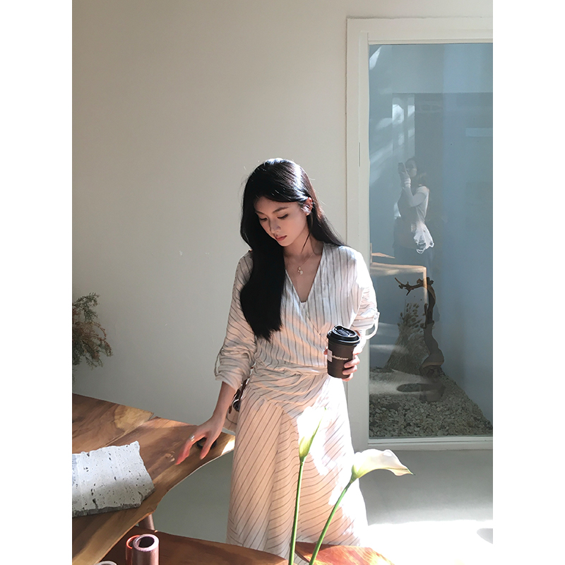 再見小唯白色条纹长款连衣裙女夏