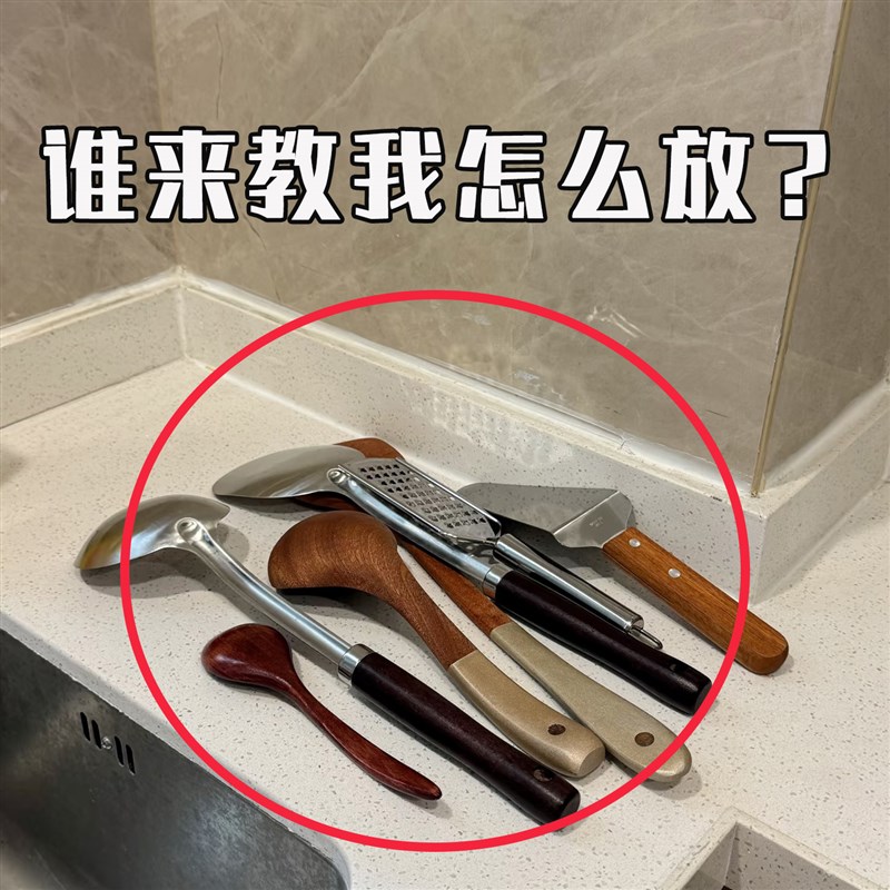 厨房旋转挂钩吸盘壁挂式置物架家用免打孔锅具勺子收纳浴缸置物架