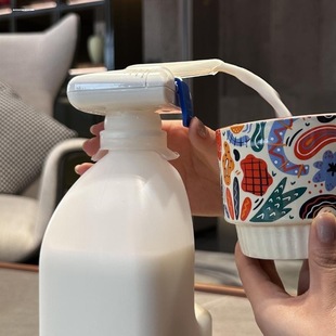 自动饮料吸管饮料分配器家用牛奶果汁按压龙头上水器