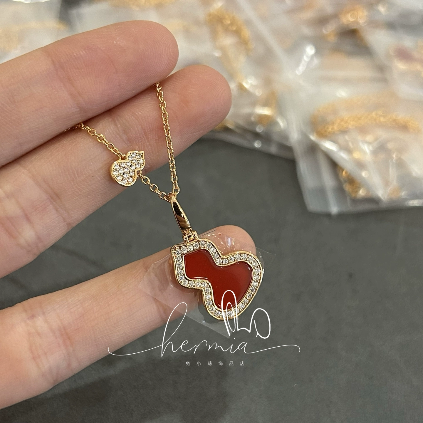 葫芦项链女款镀18K黄玫瑰金白贝母镂空吊坠锁骨链轻奢小众高级感