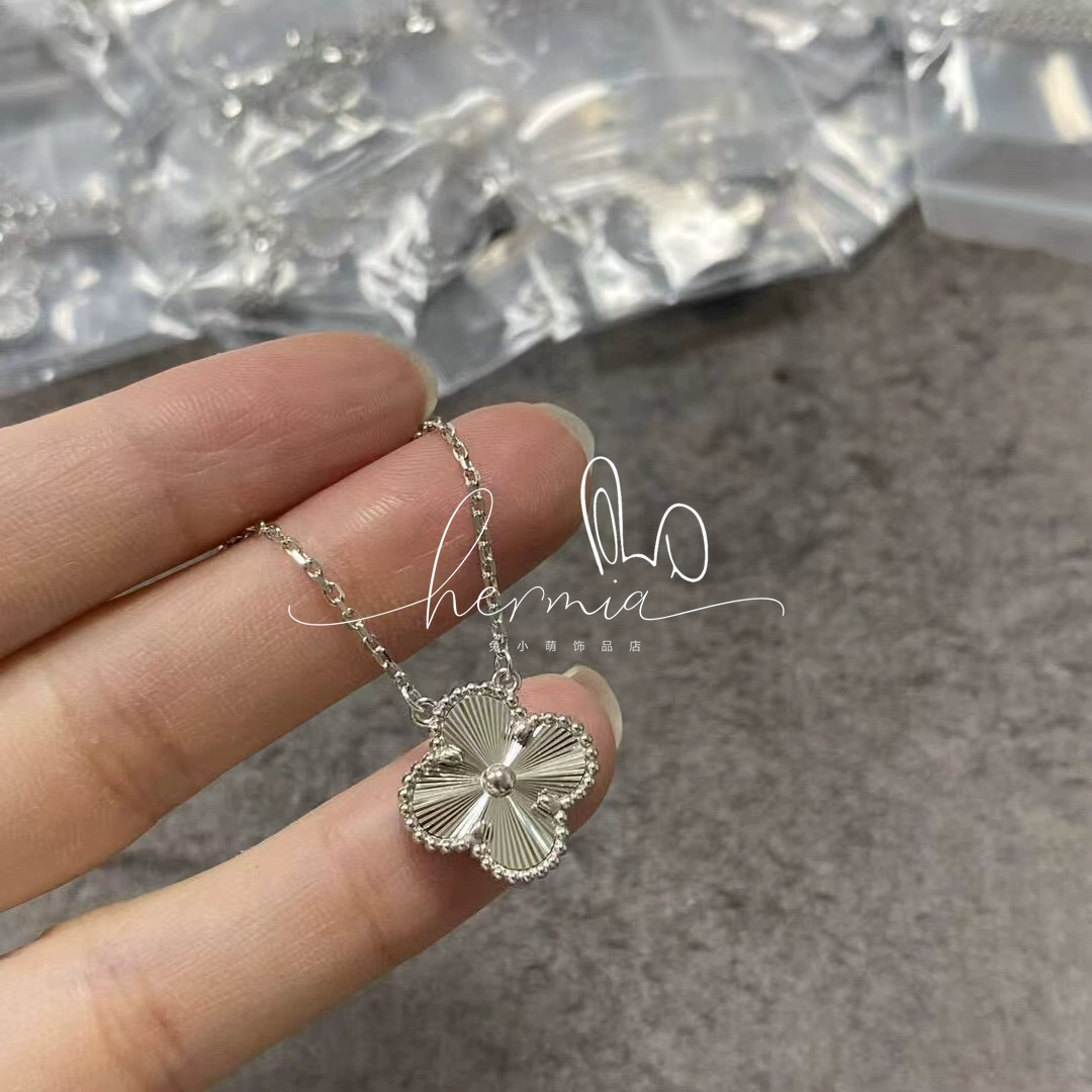 四叶草单花项链女款镀18K黄玫瑰金红蓝色满钻mini锁骨链轻奢小众