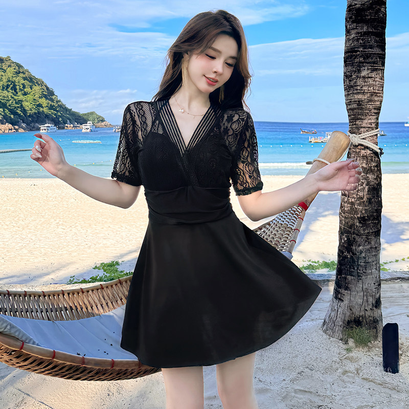 女士泳衣女保守裙式遮肚显瘦泡温泉2025新款夏钢托聚Y拢高级感美