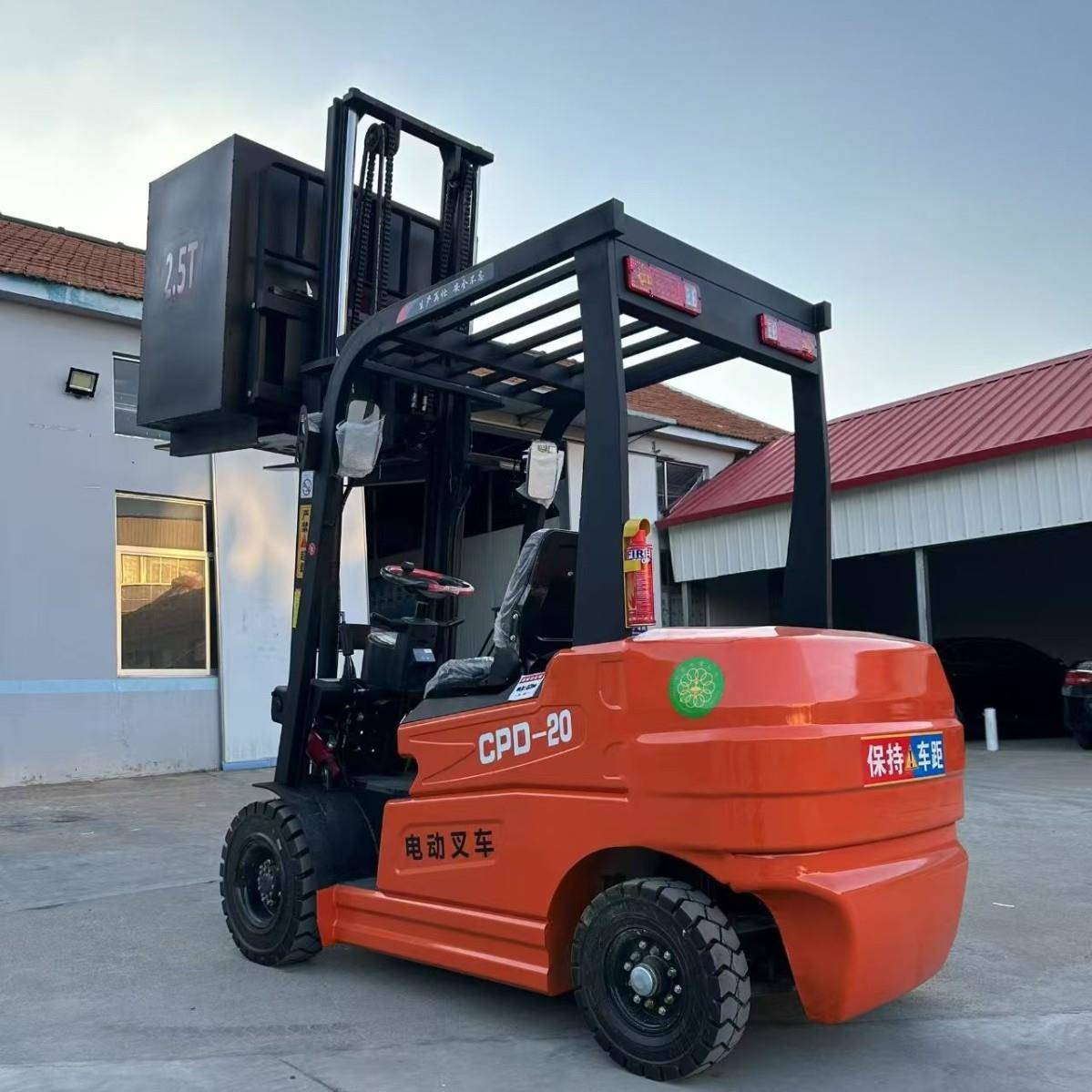 源头厂家出口全自动2吨电动叉车0.5吨~.5吨新能源物流搬运车