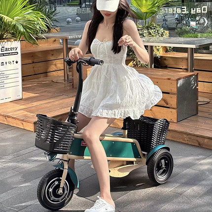 小蛙小型电动三轮车电动s滑板车折叠代步车轻便女成人家用电瓶车
