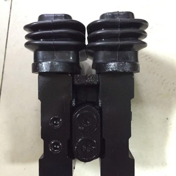 31Q6-20101挖掘机驾驶室脚踏阀总成