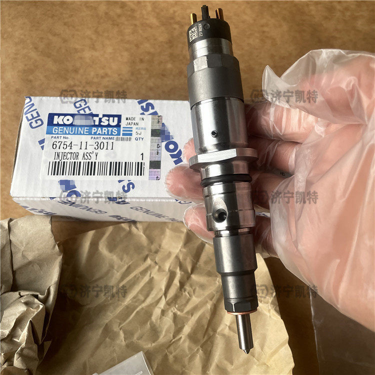 PC200/210-8挖掘机 喷油器总成6754-11-3011/3010 原厂燃油喷射