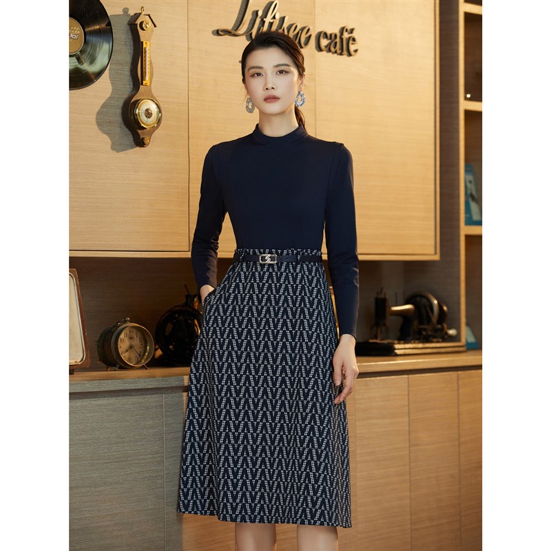 粉蓝衣橱复古艺术老花设计连衣裙女秋冬暗纹针织拼接假两件A字裙