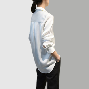 免烫抗皱大码遮屁股醋酸缎面白衬衫女小众设计感垂感X气质宽松衬