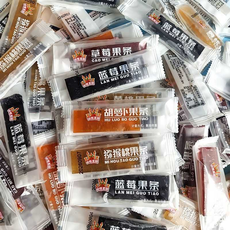 山楂王国水果条黄桃草莓猕猴桃蜜饯果条胡萝卜果糕散称水果棒混合