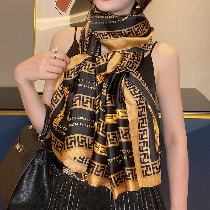 韩版冬季高级感春秋长版围巾披肩薄款百搭妈妈丝巾女202Z3新款流