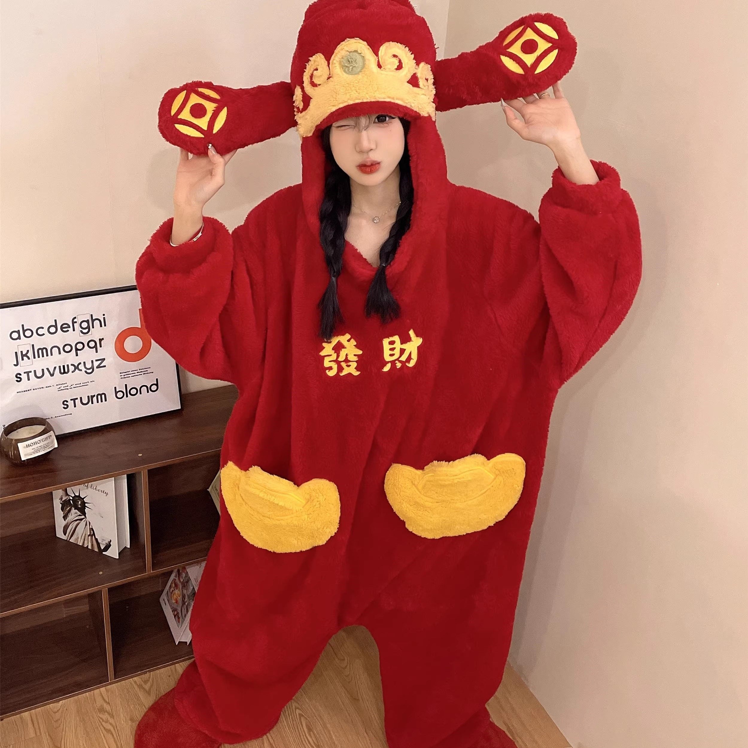 财神爷睡衣女秋冬季加厚珊瑚绒新年搞怪喜庆连体睡袍红色情侣男款