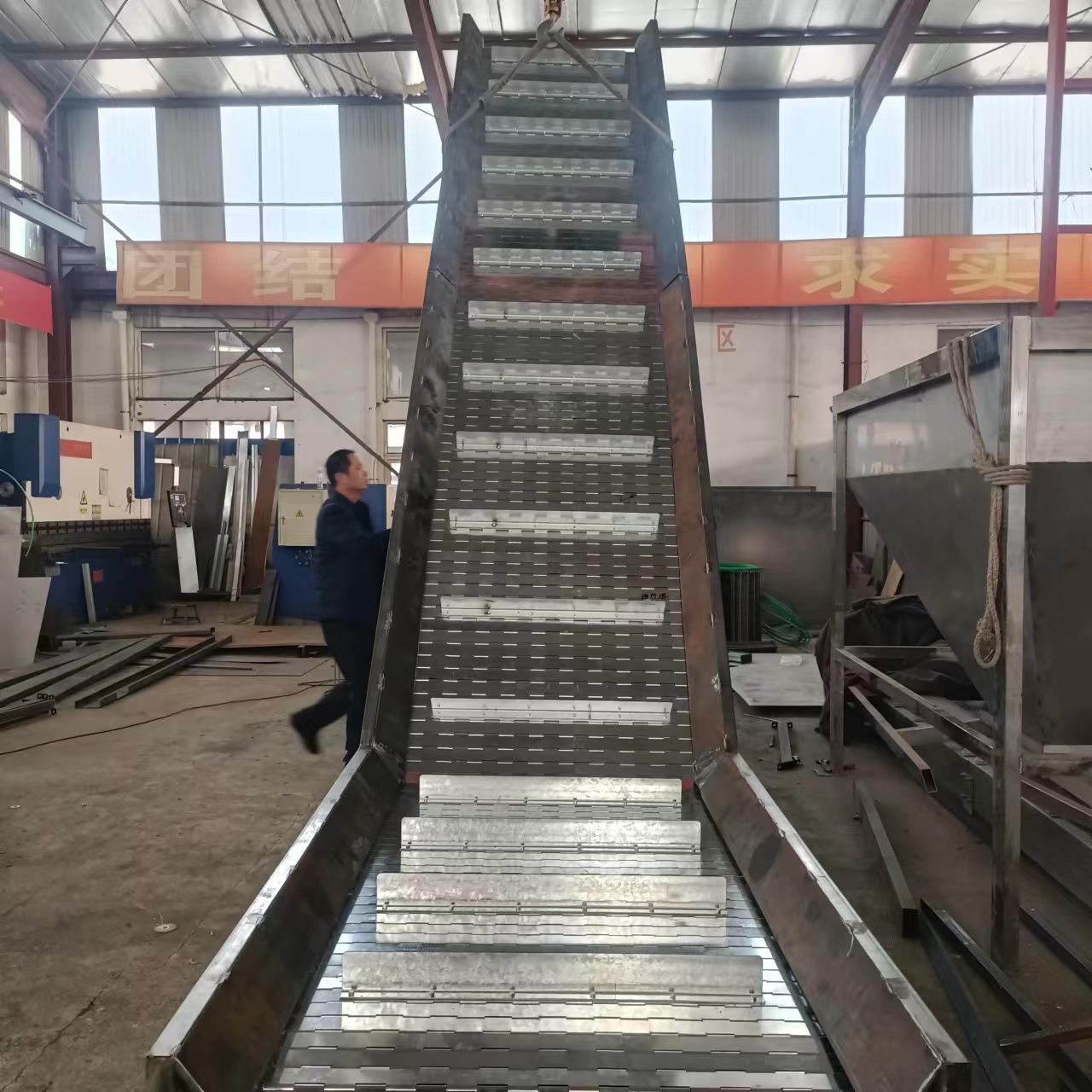 设备配套链板输送设备煤炭上料链板提升机吨重板链式输送机