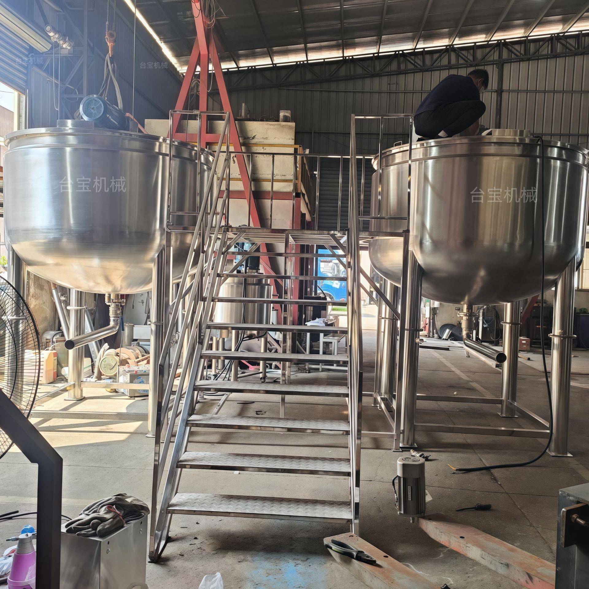 直销3吨不锈钢冷却液体搅拌罐化工液体搅拌机精准控温混合均匀