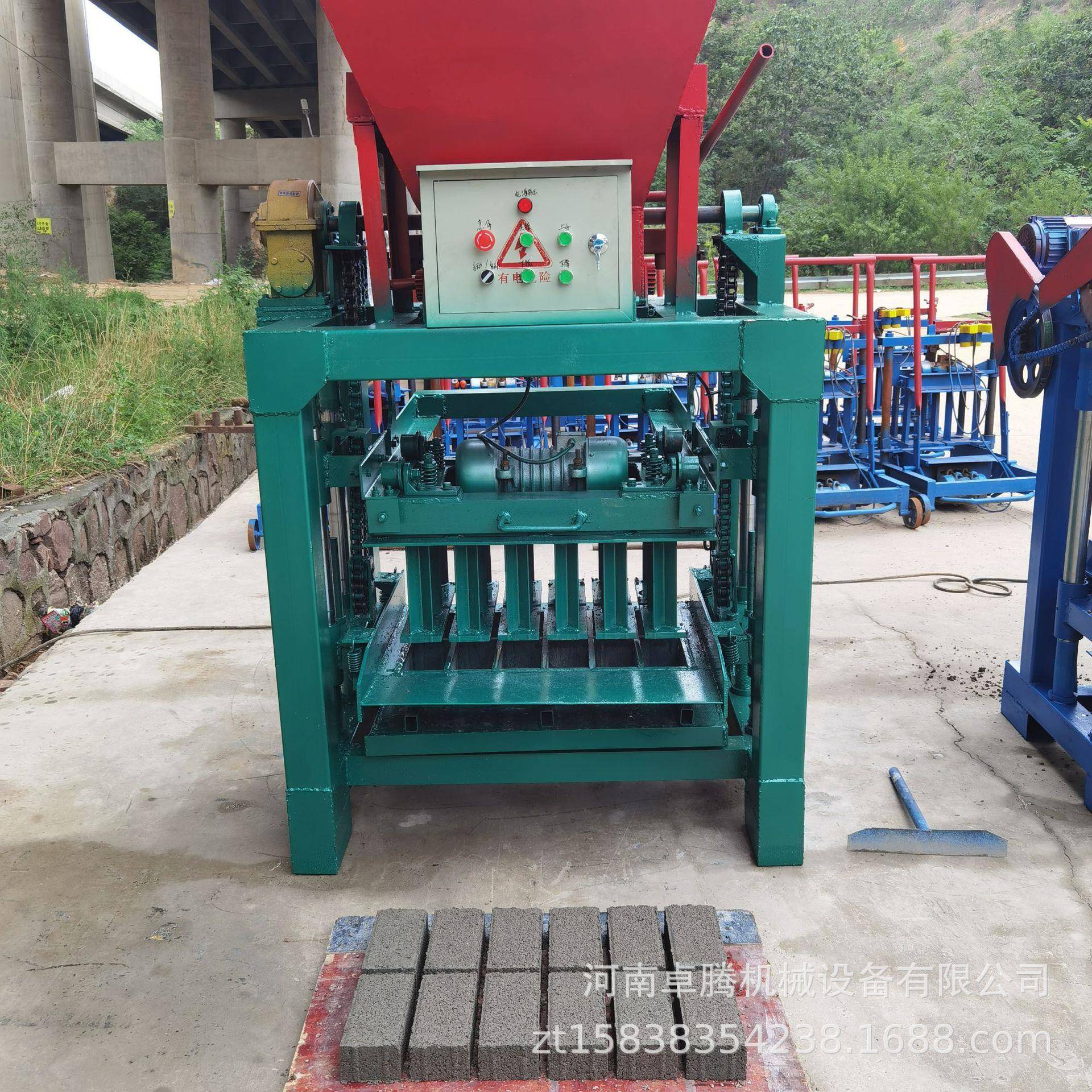 半自动水泥空心砖机模具配件空心砖砌块机砖机托板厂路面透水砖机