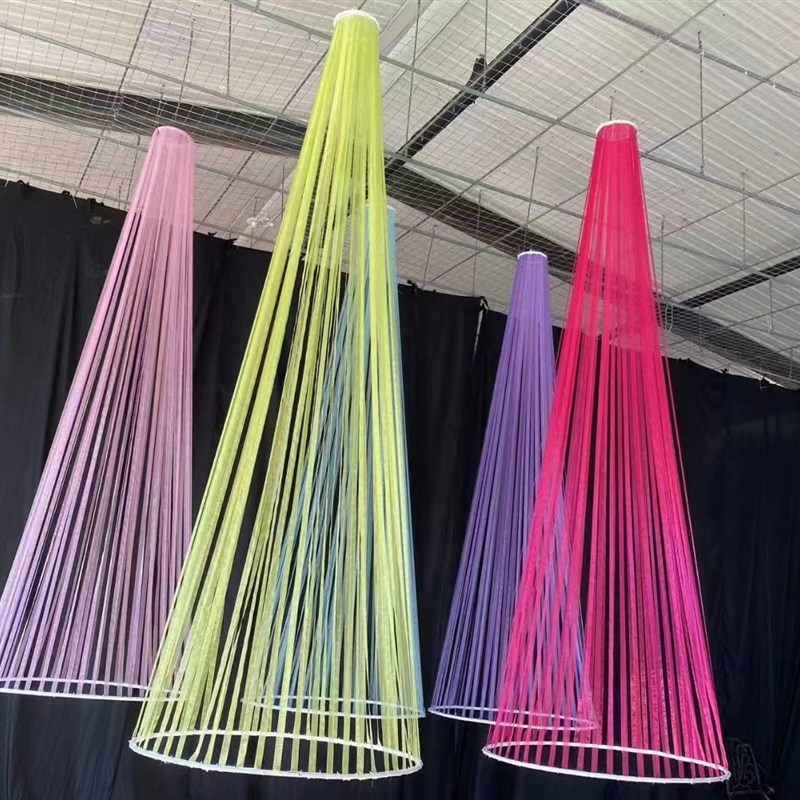 创意婚庆道具丝带圆锥吊顶珠帘挂件韩式婚礼酒店舞台装饰成品飘带