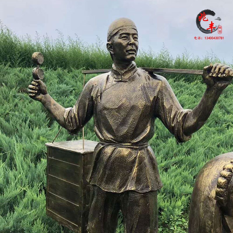 卖货郎雕塑鸡毛换糖走街串巷小商贩户外园林景观玻璃钢人物摆件