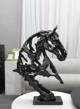 现代简约抽象大理石铸铁镂空马头雕塑摆件客厅玄关酒店家居软饰品