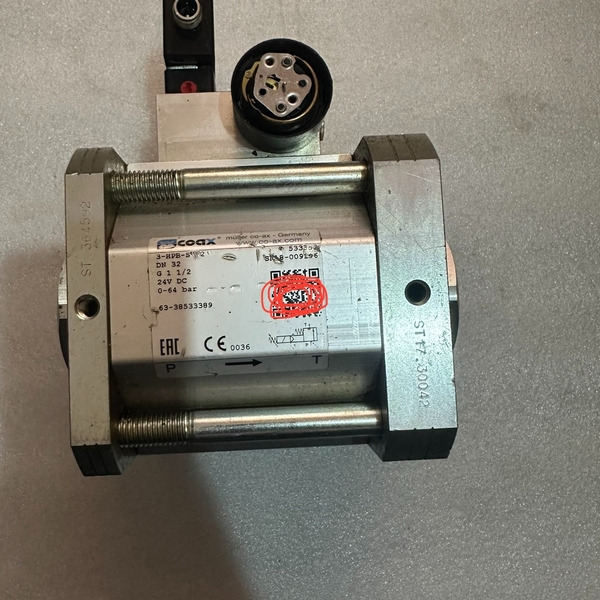 德国COAX电磁阀，拆机的，表面有些磕碰，型号：3-HPB-【议价】