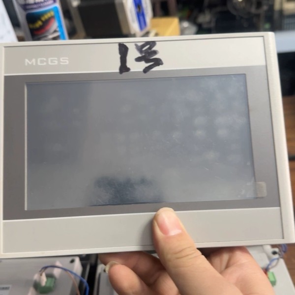 昆仑通态触摸屏型号TPC7022Es现货7张成色如图功能完好