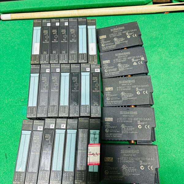 132-4BF00-0AA0 西门子8DO输出模块，ET20