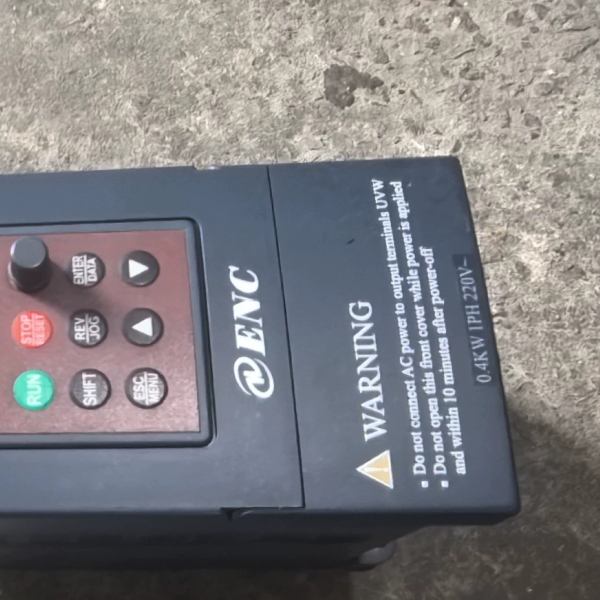 易能变频器：EDS800-2S0004N