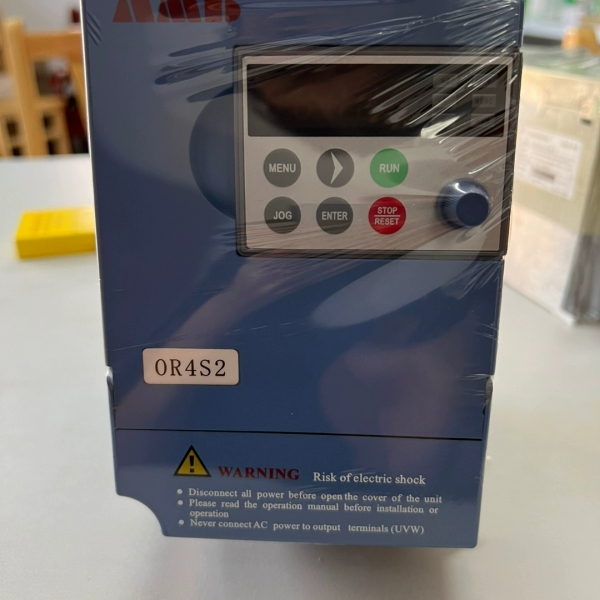 AMB-V11-R4S2 拆机安邦信220V0.4KW变频器